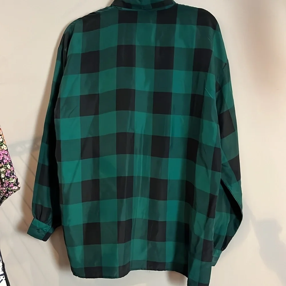 Ishyu Green and black 100% silk buffalo check button down size lg - Picture 3 of 5